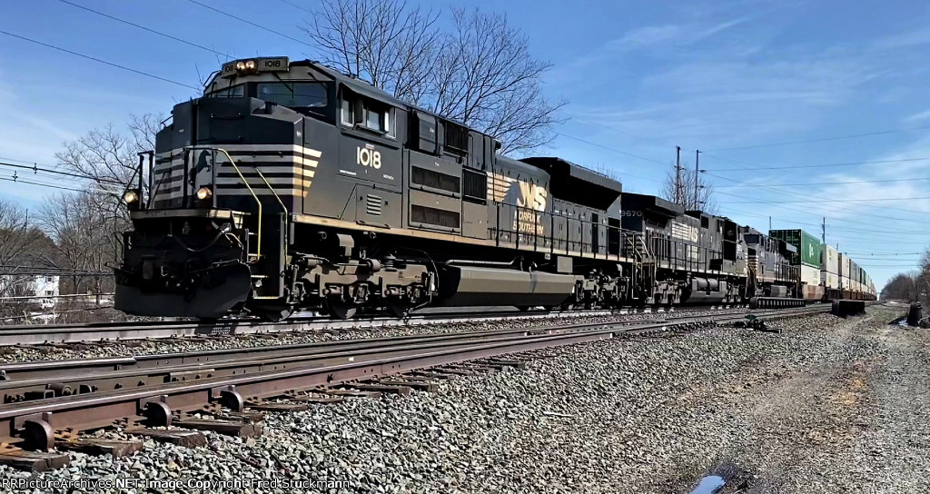 NS 1018 leads the westbound stacker.